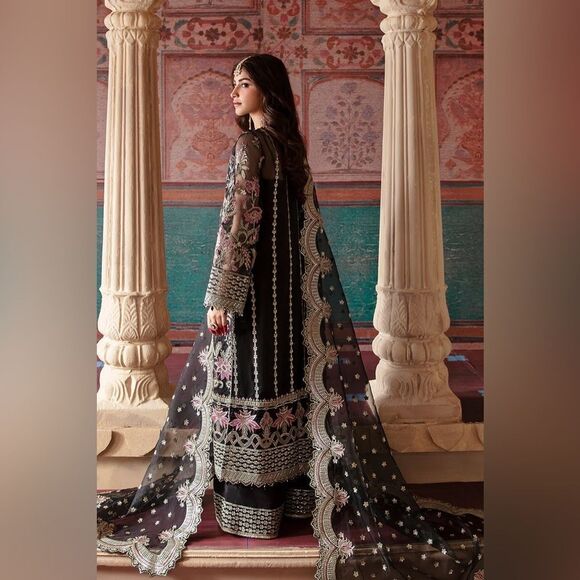 Afrozeh Indian / Pakistani Luxury Wedding Wear - Picture 5 of 16